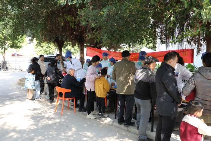 医心向党 “颌”你同行——公司口腔颌面外科党支部开展健康口腔义诊进社区活动 第 4 张 医心向党 “颌”你同行——公司口腔颌面外科党支部开展健康口腔义诊进社区活动 第 4 张