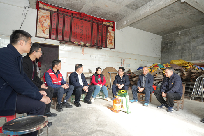 曾志羽董事长带队到公司定点帮扶村马山县里当瑶族乡龙琴村开展乡村振兴调研慰问 第 1 张 曾志羽董事长带队到公司定点帮扶村马山县里当瑶族乡龙琴村开展乡村振兴调研慰问 第 1 张