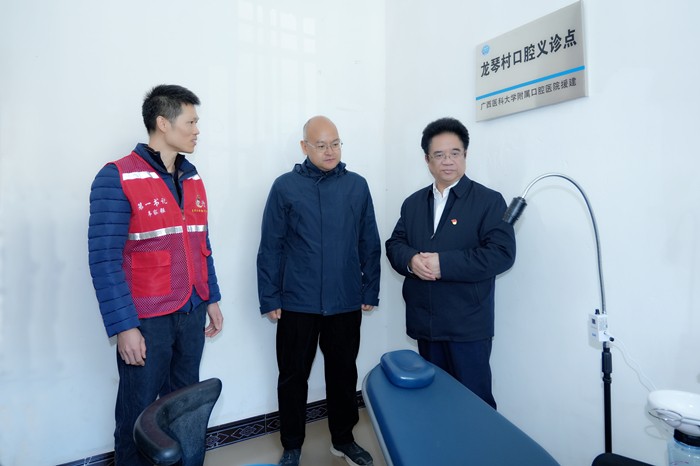 曾志羽董事长带队到公司定点帮扶村马山县里当瑶族乡龙琴村开展乡村振兴调研慰问 第 2 张 曾志羽董事长带队到公司定点帮扶村马山县里当瑶族乡龙琴村开展乡村振兴调研慰问 第 2 张