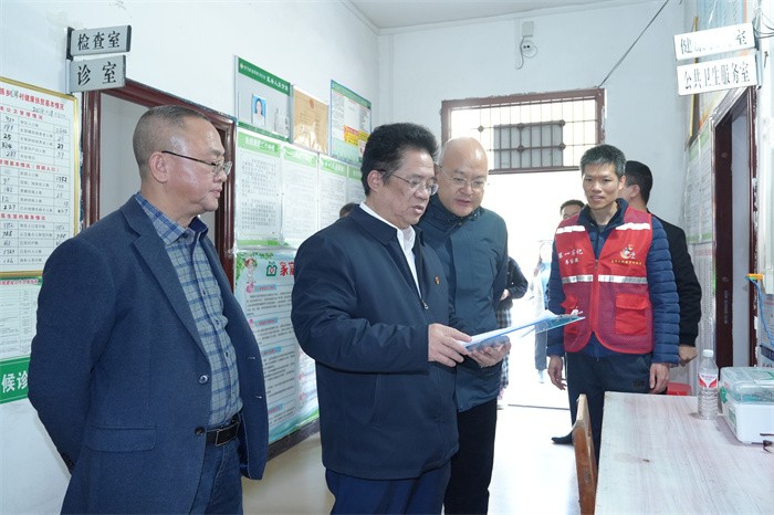 曾志羽董事长带队到公司定点帮扶村马山县里当瑶族乡龙琴村开展乡村振兴调研慰问 第 3 张 曾志羽董事长带队到公司定点帮扶村马山县里当瑶族乡龙琴村开展乡村振兴调研慰问 第 3 张