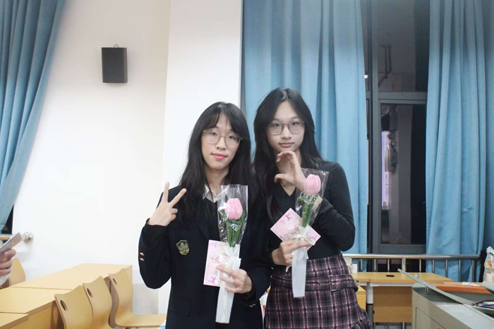 待到春来三月八,漫天开满美人花 ——公司举行本科生“三七” 女生节送花活动 第 2 张 待到春来三月八,漫天开满美人花 ——公司举行本科生“三七” 女生节送花活动 第 2 张