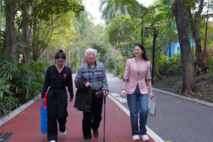 耆青携手绽芳华 银龄健步映初心——公司举办离退休职工 “三八” 妇女节南湖健步走活动 第 5 张 耆青携手绽芳华 银龄健步映初心——公司举办离退休职工 “三八” 妇女节南湖健步走活动 第 5 张