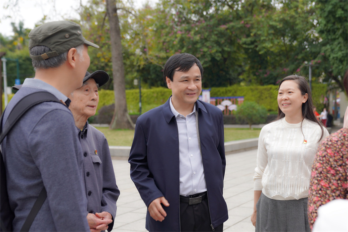 耆青携手绽芳华 银龄健步映初心——公司举办离退休职工 “三八” 妇女节南湖健步走活动 第 4 张 耆青携手绽芳华 银龄健步映初心——公司举办离退休职工 “三八” 妇女节南湖健步走活动 第 4 张