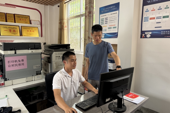 接力奋进新征程 医者初心践于行——公司口腔颌面外科党支部谢庆条赴马山县龙琴村担任驻村第一书记 第 2 张 接力奋进新征程 医者初心践于行——公司口腔颌面外科党支部谢庆条赴马山县龙琴村担任驻村第一书记 第 2 张