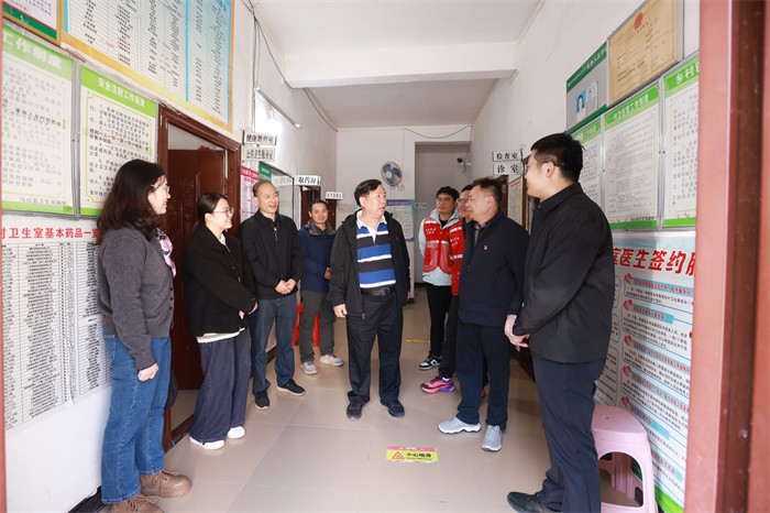 伟德国际1946娱乐副董事长陈俊强带队赴龙琴村开展乡村振兴调研暨帮扶慰问活动 第 2 张