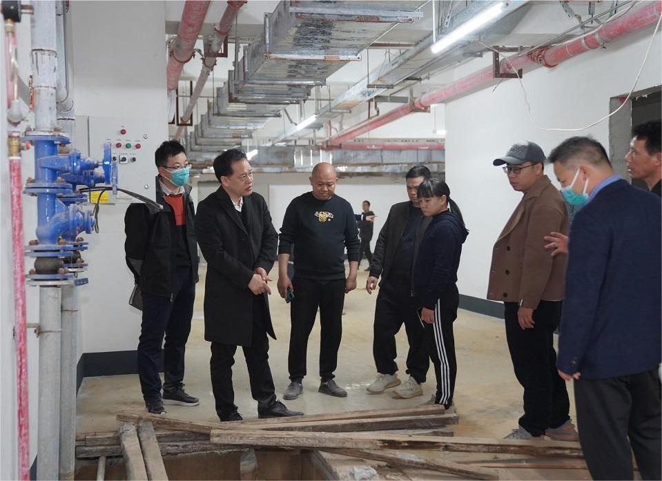 廖红兵经理现场检查.jpg 廖红兵经理现场检查.jpg