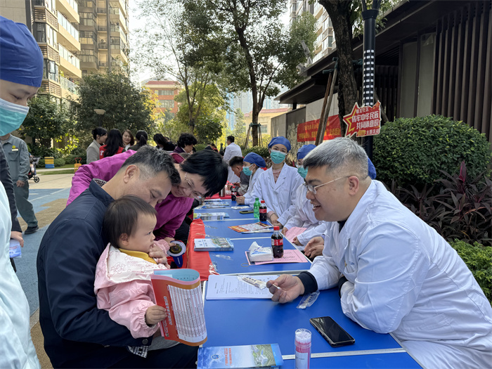 关注口腔健康 共享美好生活——公司儿牙与公卫党支部走进五象蟠龙社区 第 2 张 关注口腔健康 共享美好生活——公司儿牙与公卫党支部走进五象蟠龙社区 第 2 张