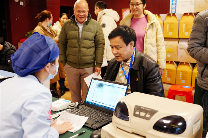 热血暖冬 爱心汇聚——公司组织开展2025年新春无偿献血活动 第 2 张 热血暖冬 爱心汇聚——公司组织开展2025年新春无偿献血活动 第 2 张