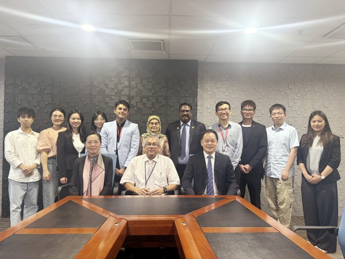 公司经理廖红兵率团赴马来西亚三所知名大学交流访问 第 4 张 公司经理廖红兵率团赴马来西亚三所知名大学交流访问 第 4 张