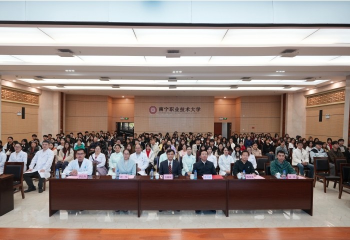 【3·20世界口腔健康日】公司世界口腔健康日义诊活动走进南宁职业技术大学 第 7 张 【3·20世界口腔健康日】公司世界口腔健康日义诊活动走进南宁职业技术大学 第 7 张