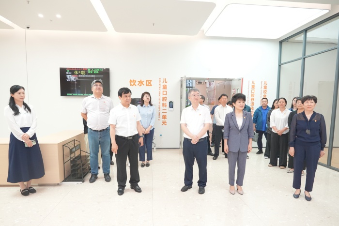 党建引领促发展 政医协同护齿健——公司与五象新区规划建设管委会多个党支部开展党建联建活动 第 1 张