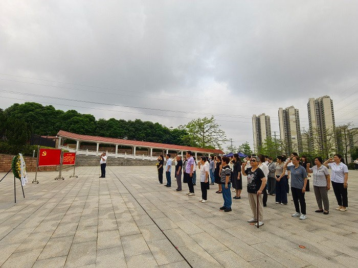 缅怀先烈 赓续精神——公司口腔综合科党支部与离退休党支部联合开展主题党日活动 第 3 张 缅怀先烈 赓续精神——公司口腔综合科党支部与离退休党支部联合开展主题党日活动 第 3 张
