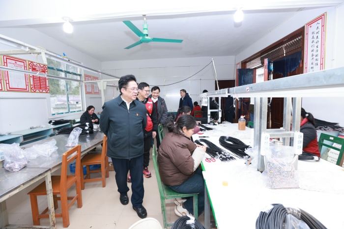 校领导带队赴公司定点帮扶村开展遍访调研暨春节慰问活动 第 3 张 校领导带队赴公司定点帮扶村开展遍访调研暨春节慰问活动 第 3 张