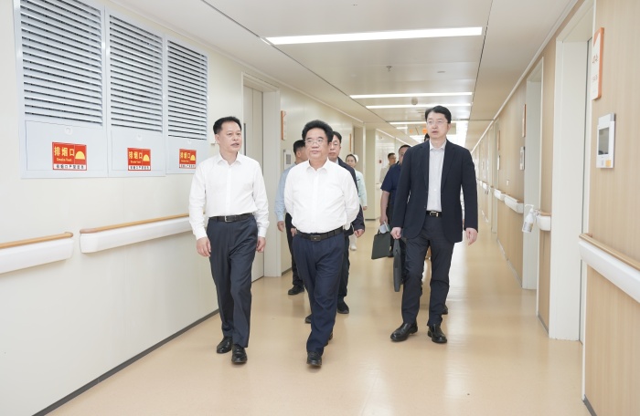 曾志羽董事长带队到五象院区调研指导 第 2 张 曾志羽董事长带队到五象院区调研指导 第 2 张
