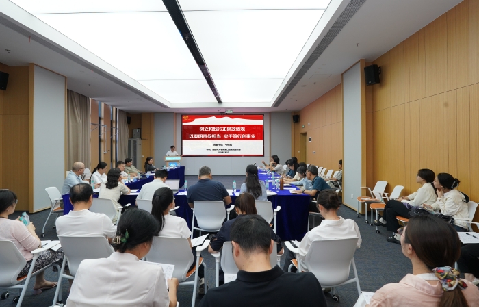 20260702韦锦斌讲党课（树立和践行正确政绩观以案明责促担当实干笃行创事业）(1)_700.jpg